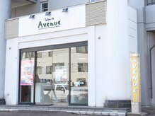 サロン ド アベニューの雰囲気（マンションの1階にあります！　駐車場は横に3台停められます！）