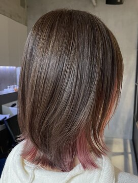 エリマ 調布(elima) 顔周りミディアムレイヤー外ハネインナーカラーピンクベージュ