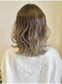 ナチュラルグレージュのバレイヤージュ