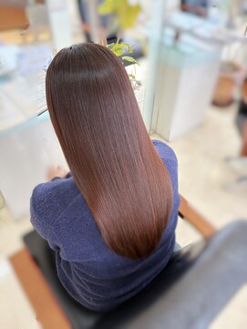 フォルテ 榛原パームス店 大人ガーリーダークアッシュ似合わせカットミディアムレイヤー