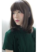 重めラウンドバング[mignon]耳掛けメリハリ　アッシュベージュ