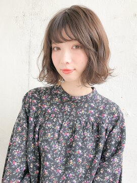 ルティア(Lutia) 切りっぱなしボブ ゆるふわ アッシュベージュ