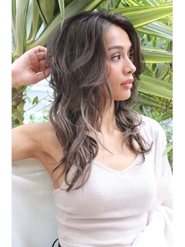 トルネード(TORNADO) 西海岸風オンブレビターグレージュハイライトバレイヤージュ