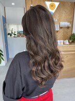 ピニャ(PiiNYA)&nbsp;白髪ぼかしハイライト×アッシュベージュ