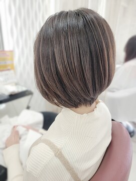 クオリス 赤塚店(QUALIS) 大人かっこいい20代30代40代白髪ぼかし前下がり丸みショート