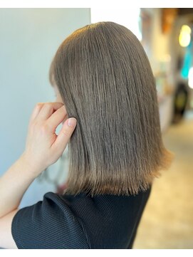 サーティーン(THIRTEEN) ハイトーン外ハネぼぶ