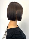 アッシュブラウン ショートボブ 切りっぱなしカット 透明感 艶感