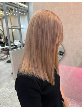 ロンド レア 天神大名店(Lond Le’a) ホワイトブロンド/外ハネボブ /ワイドバング/ブルーブラック