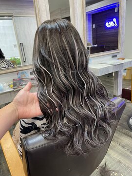 カルフール ロハス 草加東口店(Carrefour LOHAS) ダブルカラー・細めハイライト・ケアブリーチ・韓国風・髪質改善