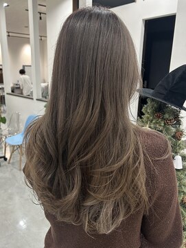 エミュ(emu.) 【透明感増し増し◎】ミルクティーグレージュ