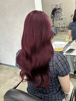 リタ(LITA) 深みあるカシスピンクで叶える大人可愛い艶ロング