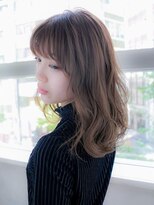 ルティア(Lutia)&nbsp;透明感アッシュベージュ　ゆるふわミディ