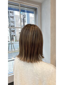 エレナ(elena) 細めハイライト×ミルクティー