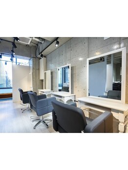 【メンズも大歓迎！】ヘアカラー専門店の技術でなりたいカラーを実現！美容室以上のカラークオリティ！