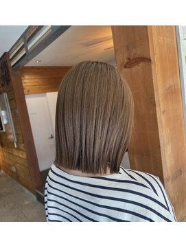 リッシュ(＃Lish) 切りっぱなしボブ×ベージュ