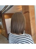 切りっぱなしボブ×ベージュ