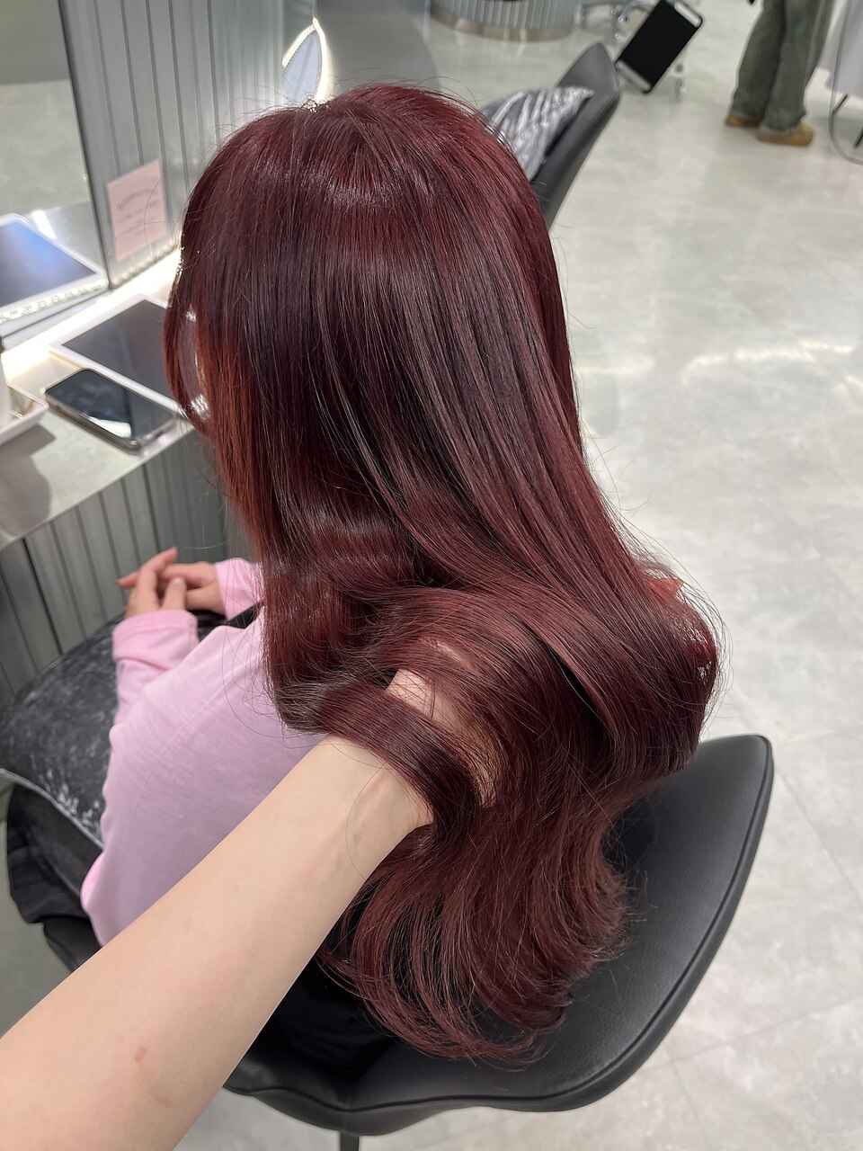 レッドネイビーヘア 2025年夏】ロング 裾カラー レッドの髪型・ヘアアレンジ｜人気順