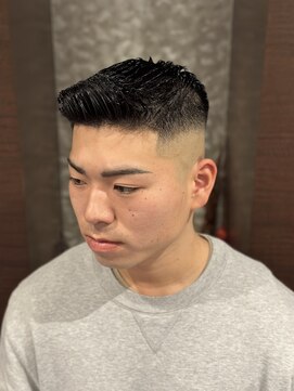 ゼロスバーバー(0's BARBER SHOP) スキンフェード/メンズカット/ショート/短髪/アップバング