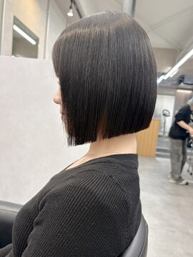 おさまるぱつっとボブ/クラゲヘアー/オリーブグレー/町田