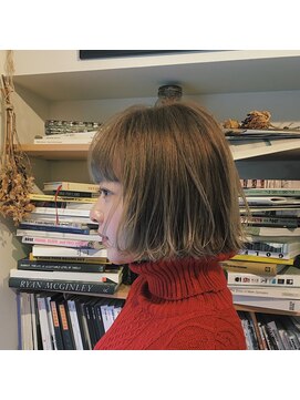 ピープル(people) [people]切りっぱなしボブとミルクティーベージュ