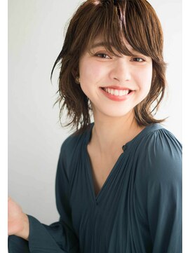 アンティ(ANTI) 伸ばしかけ厚めバングの大人かわいい小顔ヘルシーレイヤー