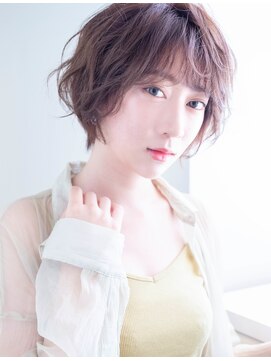 マッシュアンドマッシュアヴェダ ららぽーと福岡店(mash&mash AVEDA) ラベージュカラーのクシュっとショートヘア