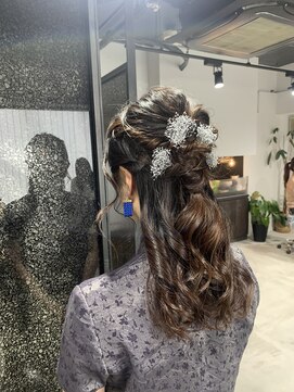 アリーズ シブヤ(ALLYS shibuya) 華やかハーフアップアレンジスタイル