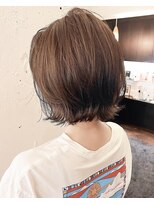 小顔イメチェン、ブルーグレージュカラーくびれレイヤーボブ