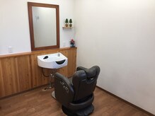 レジーア(Regia)の雰囲気（広い店内にたった一席のみ。周りを気にしない自分専用貸切サロン）