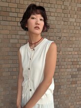 【作り込みすぎない、自然な動き】海外風パーマで抜け感のあるオシャレを楽しむ