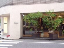 ファム 横川店(femme)の雰囲気（入り口付近には綺麗に生い茂る観葉植物が目印です）