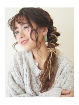 ワン 東戸塚(ONE004) スウェード紐アレンジ東戸塚／東戸塚駅／髪質改善/ヘッドスパ