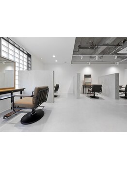 全席半個室で寛げる少人数サロン♪施術中もゆったりと過ごせる落ち着いた空間が魅力◎