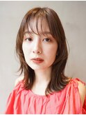 顔まわりレイヤー/ミディアム/切りっぱなし