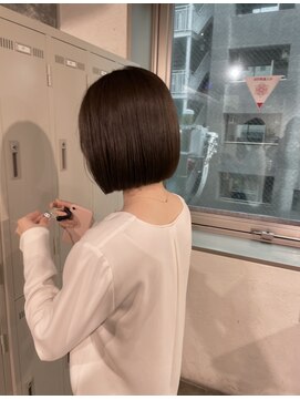 ジーナ 渋谷神南(Zina) 切りっぱなしボブ/ミニボブ/ぷつっとカット／上品ボブ