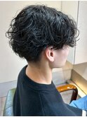 ツイストスパイラルパーマ ツーブロックマッシュ 黒髪