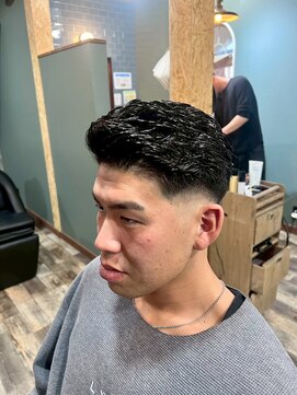 スタンドバーバー 柏(STAND BARBER) MEN’S HAIR/サーフカール/刈り上げセンターパート/<理容室>