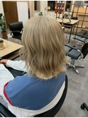 ベージュカラー×ゆるウェーブボブ