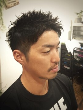 ヘアスペース トゥービーハーツ ２ブロックのコンケーブ効かせた刈り上げショート