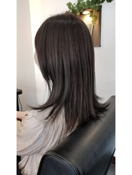 エルアリビオ(el Alivio) 個性派?正統派?『ベージュ系カラー』