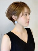 フェミニンキュートなアプリコットベージュショート
