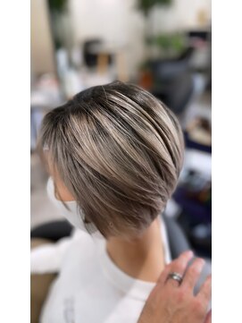 クラッチバイシオンアグリゲイト(CLUTCH by Zi-on aggregate) シャドールーツ×ショートボブ/ハイライトバレイヤージュ