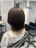 切りっぱなしスタイルとピンクブラウン