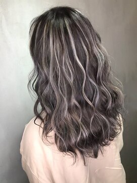 ラディシュ さがみ野(RADISH) 外ハネくびれミディ/イヤリングカラー/ミルクティーベージュ