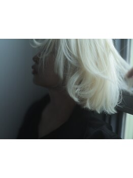 ブリーチを使った透明感ハイトーンカラーや、ブリーチなしダブルカラーで赤みゼロのカラーもnicoなら叶う♪