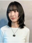 くびれヘア顔周りレイヤーミディアムおくれ毛_ba547401