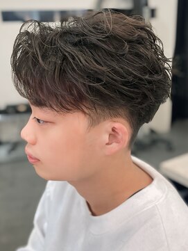 バース バイ ハピネス(BIRTH by happiness) 奈良men'sツイスト感のあるフェザーパーマフェザーショート