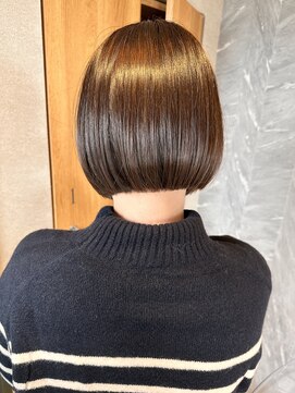 イェル(ELL.) ミニボブ☆グレージュブラウンカラー前下がり切りっぱなし