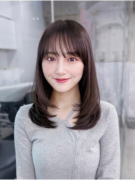 フィヴェント(Fivent) 大人ガーリー似合わせカットミディアムレイヤーダークアッシュ