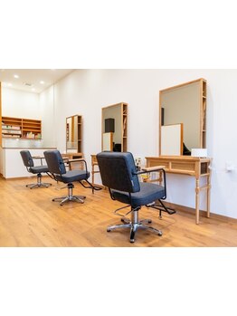 【京口駅】大人女性のお悩みを改善し、ナチュラルなストレートヘアで、あなたの美しさを引き出します。